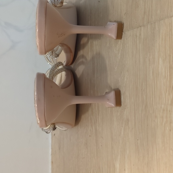 Heels - Picture 3 of 3